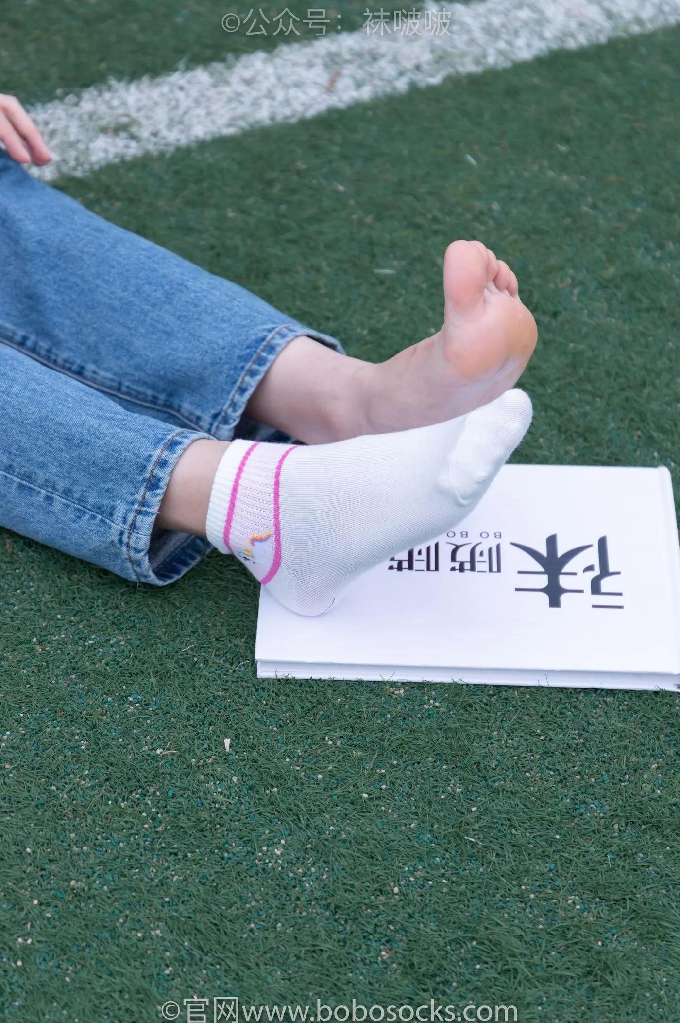 [BoBoSocks袜啵啵]NO.004 泡芙-vans帆布鞋、白棉袜、裸足 [127P]插图5